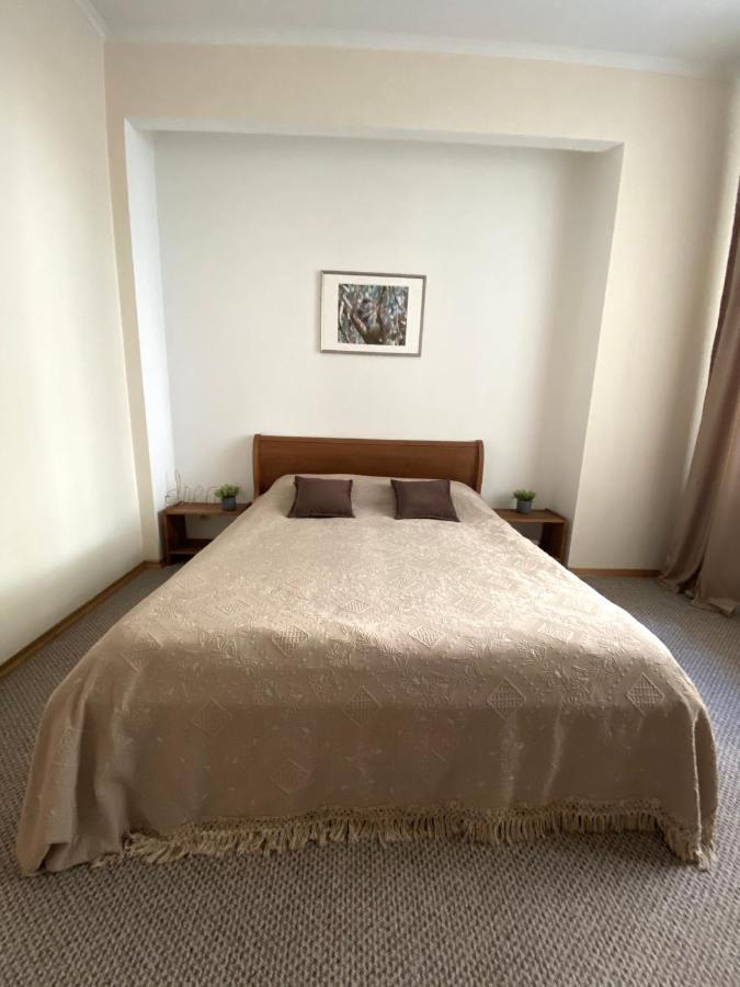 Family Apartment Lviv Kültér fotó