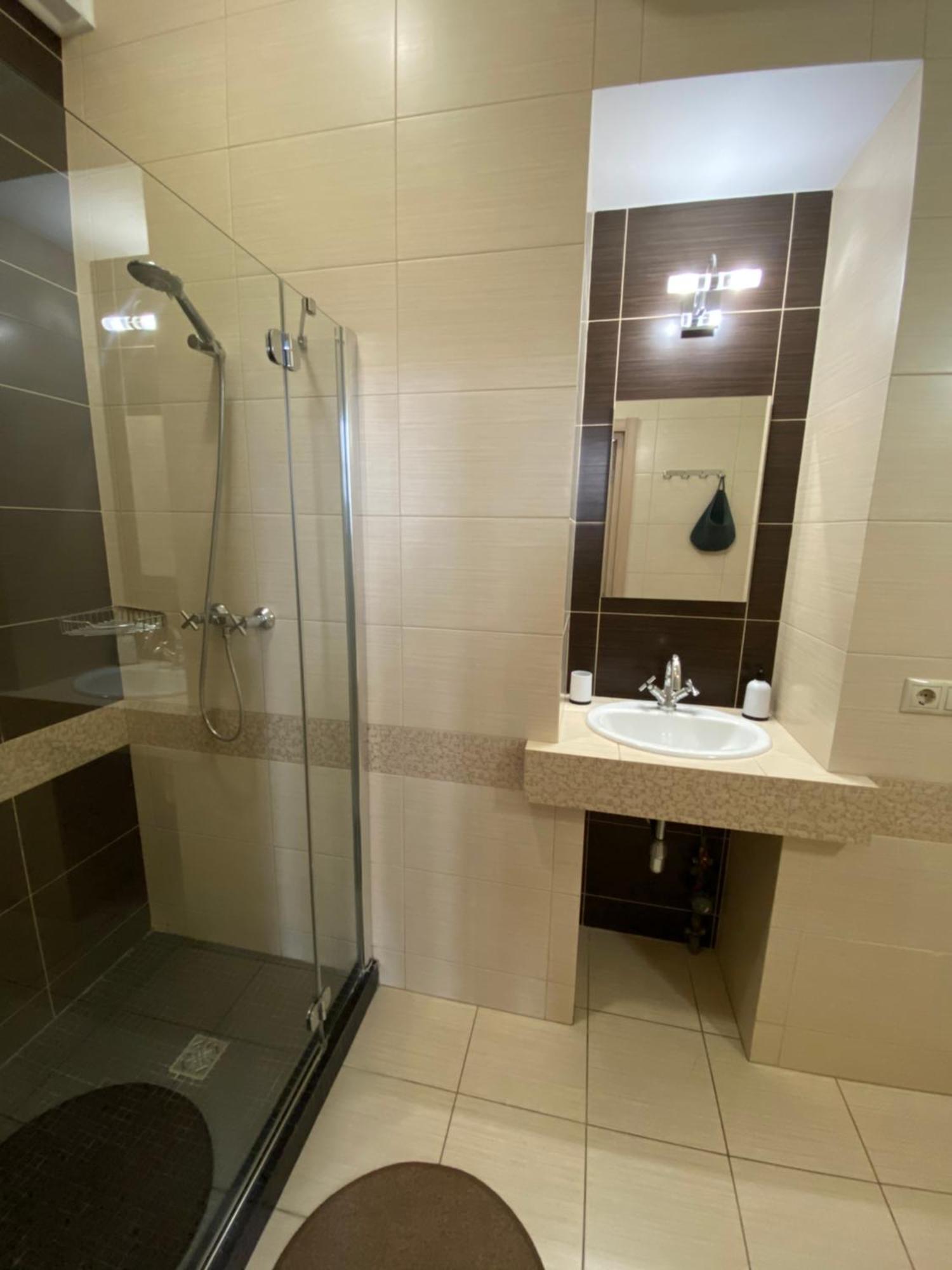 Family Apartment Lviv Kültér fotó